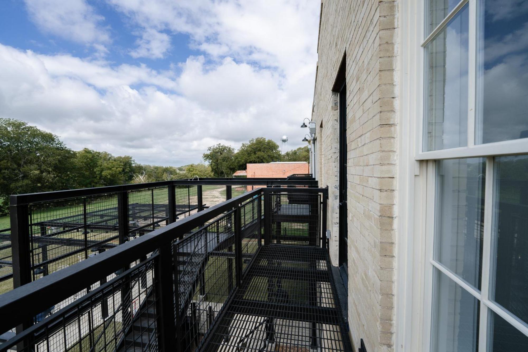 Western 1924 Luxury Lofts Martindale Bagian luar foto