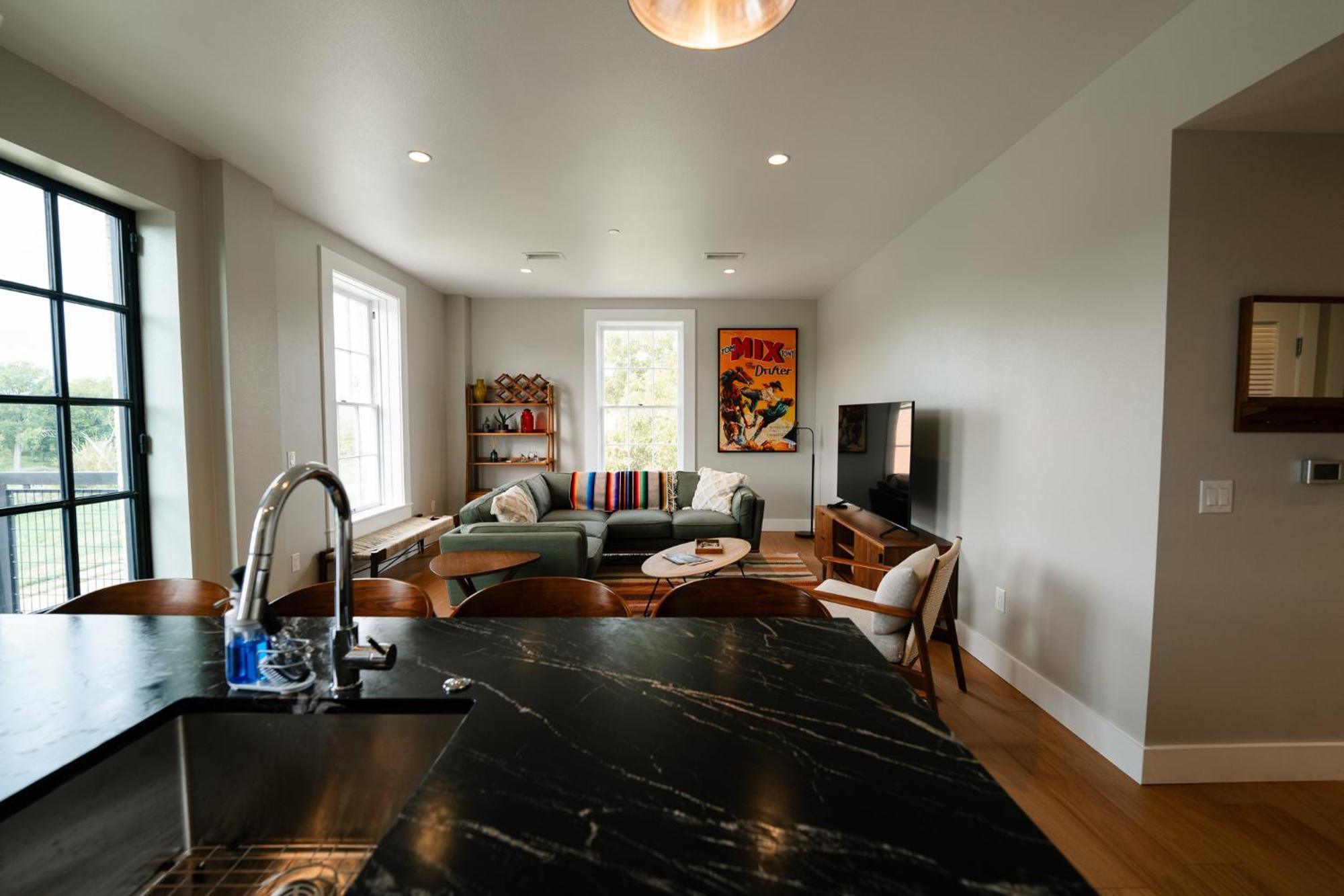 Western 1924 Luxury Lofts Martindale Bagian luar foto